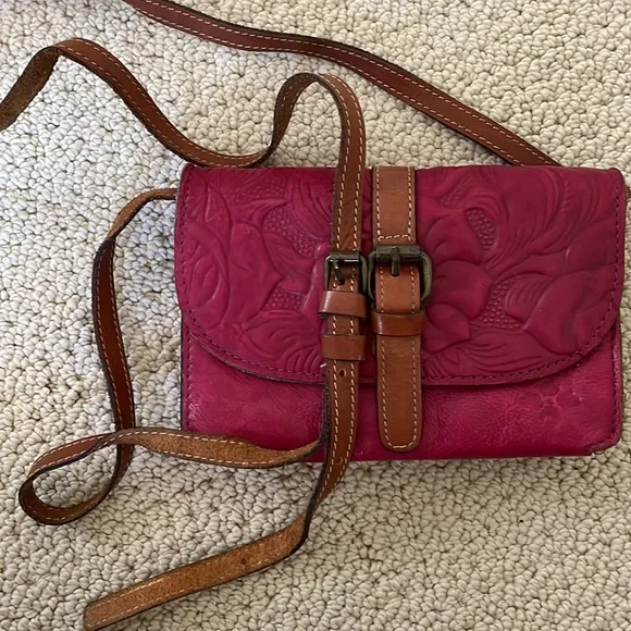 Patricia nash tooled tori rose in color raspberry crossbody - Picture 2 of 3